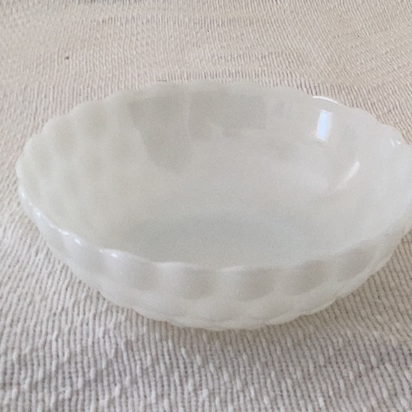 Milk Glass Bowl - Picture 3 of 7